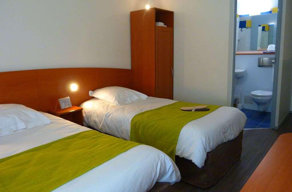 Le Roxane Hotell Saint-Laurent-des-Vignes Rum bild