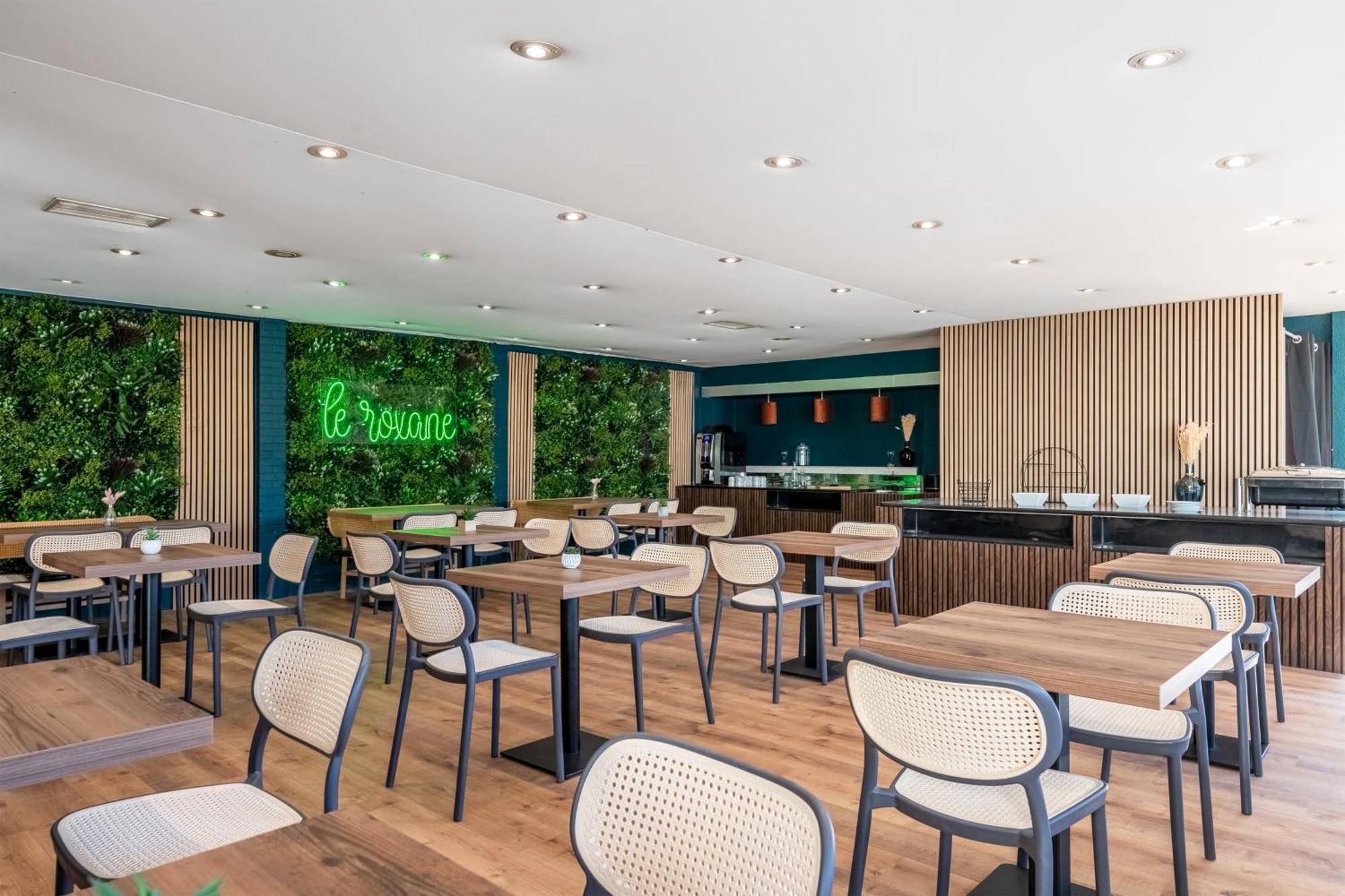 Le Roxane Hotell Saint-Laurent-des-Vignes Exteriör bild