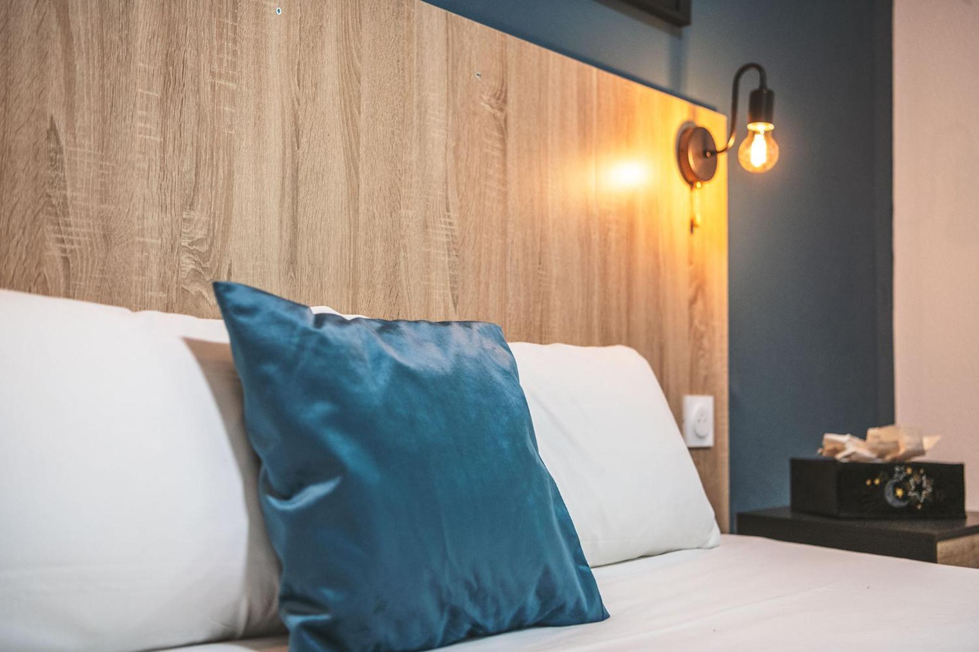 Le Roxane Hotell Saint-Laurent-des-Vignes Exteriör bild