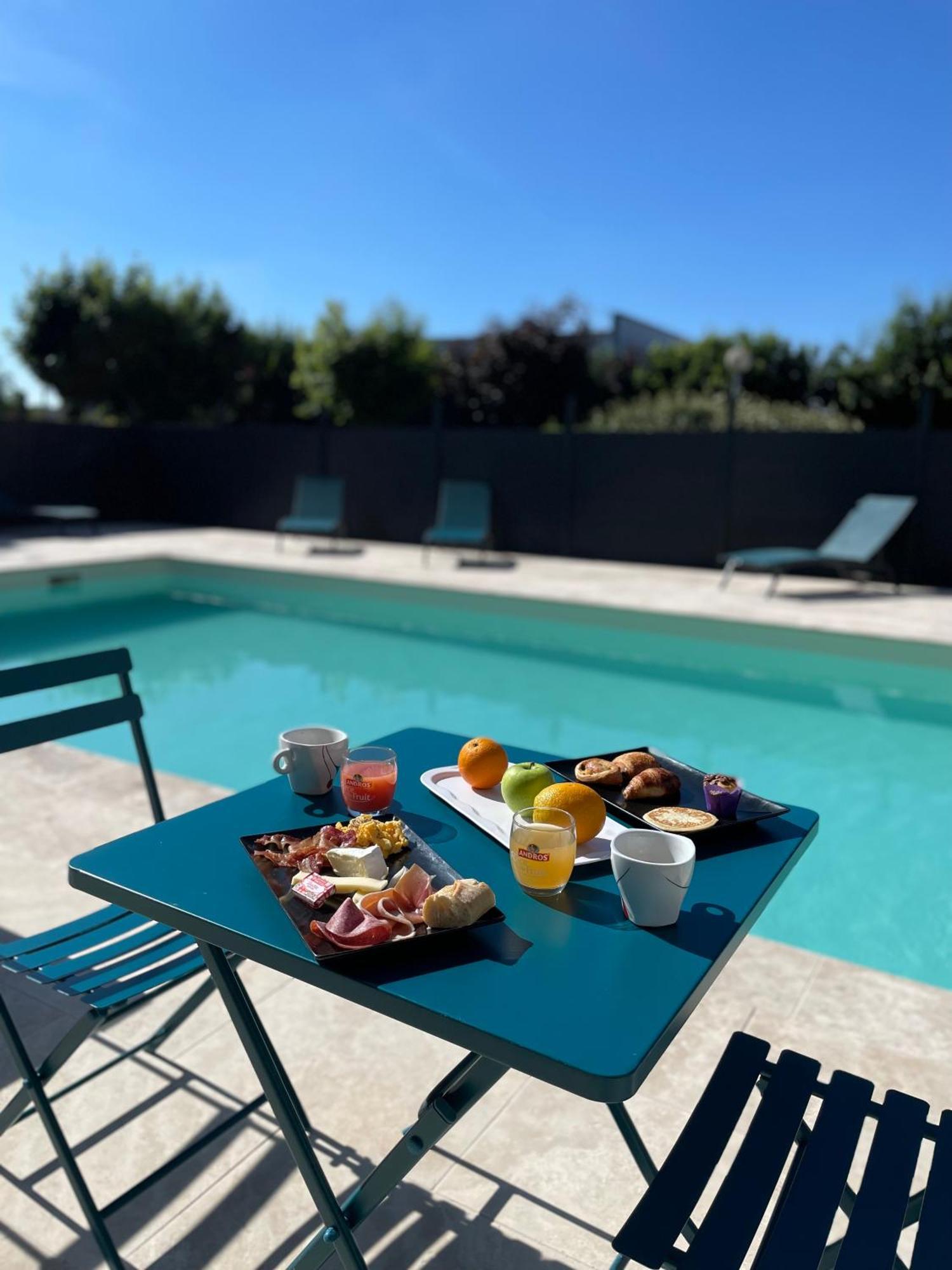 Le Roxane Hotell Saint-Laurent-des-Vignes Exteriör bild