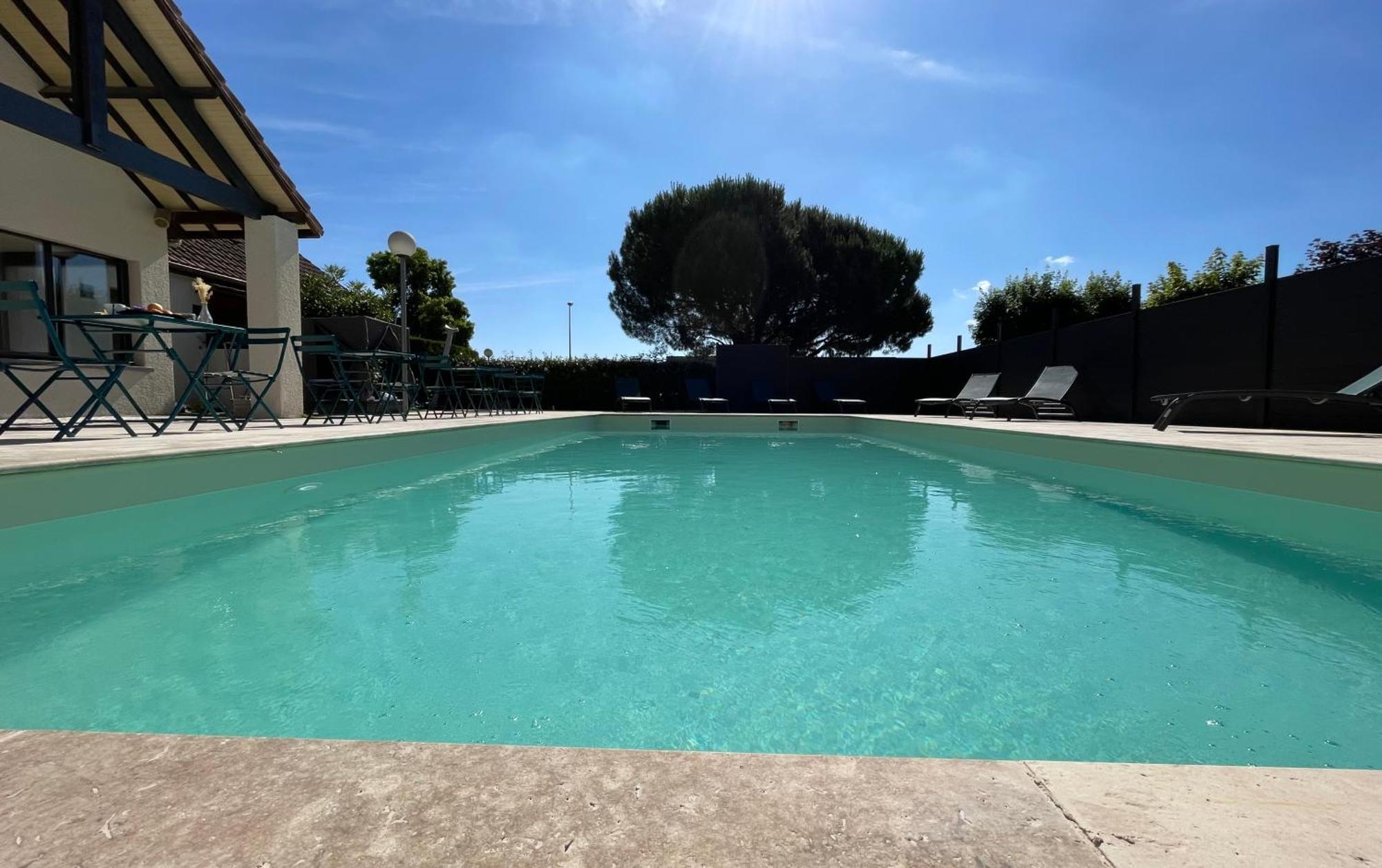 Le Roxane Hotell Saint-Laurent-des-Vignes Exteriör bild