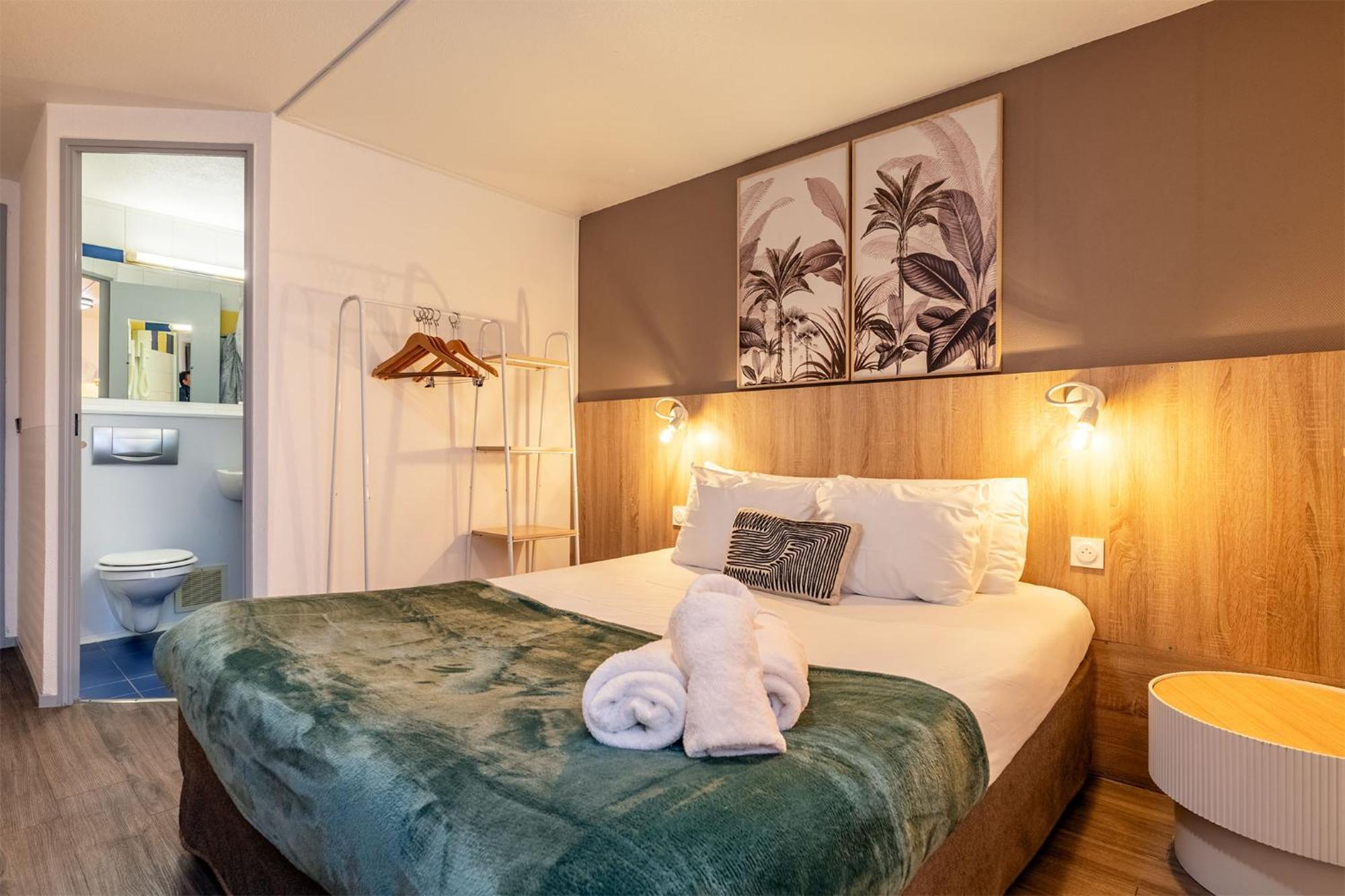 Le Roxane Hotell Saint-Laurent-des-Vignes Exteriör bild