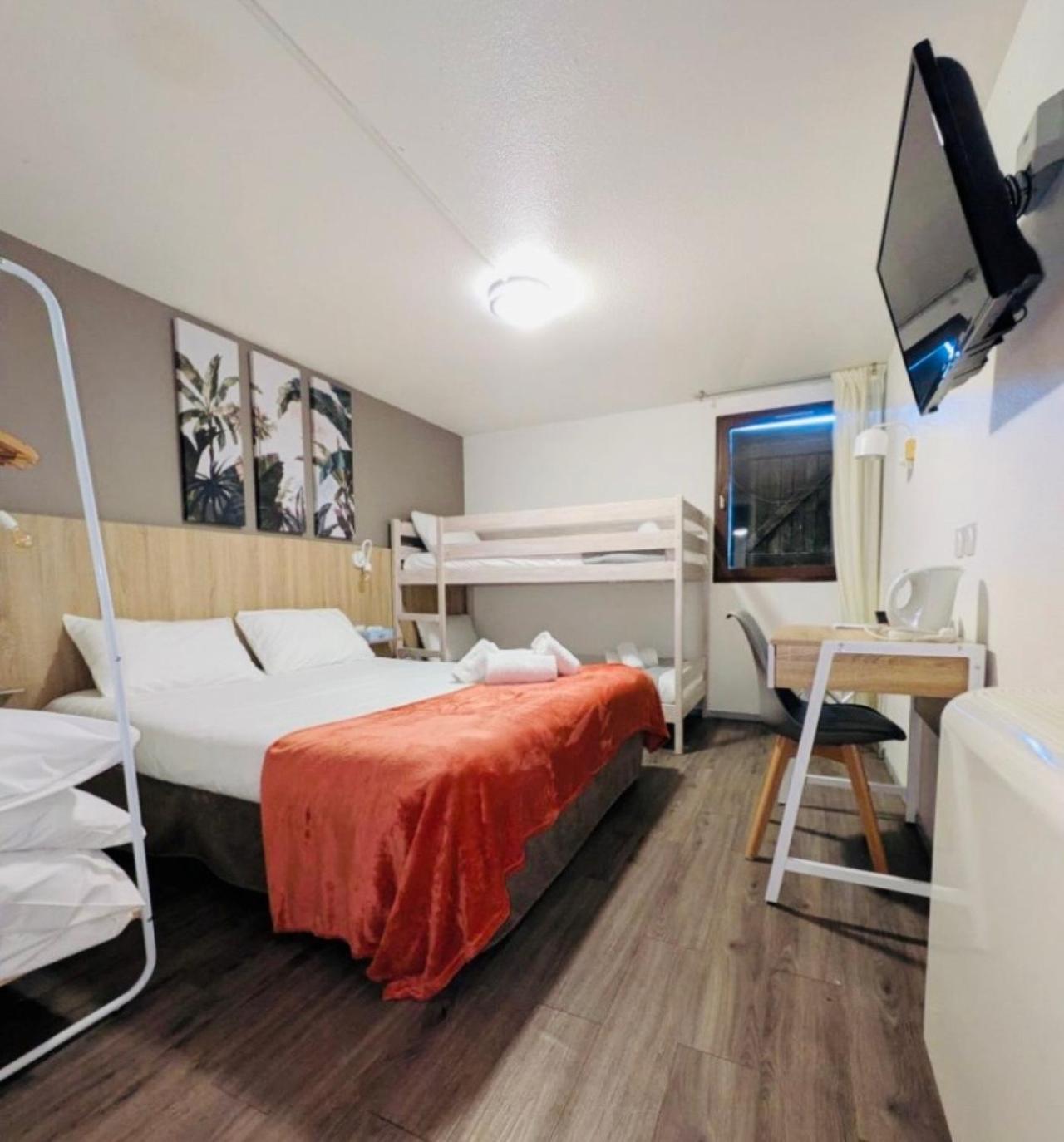 Le Roxane Hotell Saint-Laurent-des-Vignes Exteriör bild