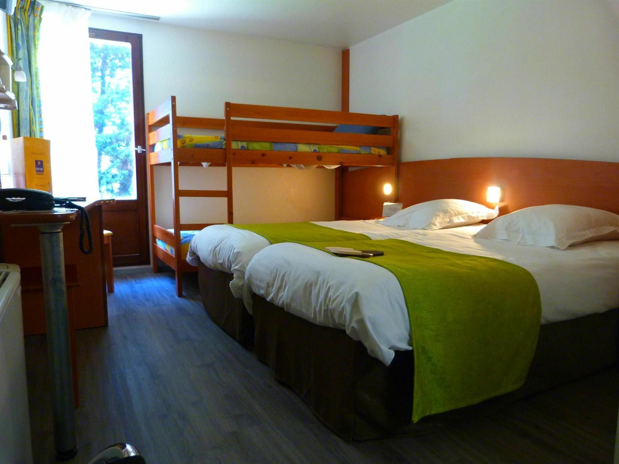 Le Roxane Hotell Saint-Laurent-des-Vignes Exteriör bild