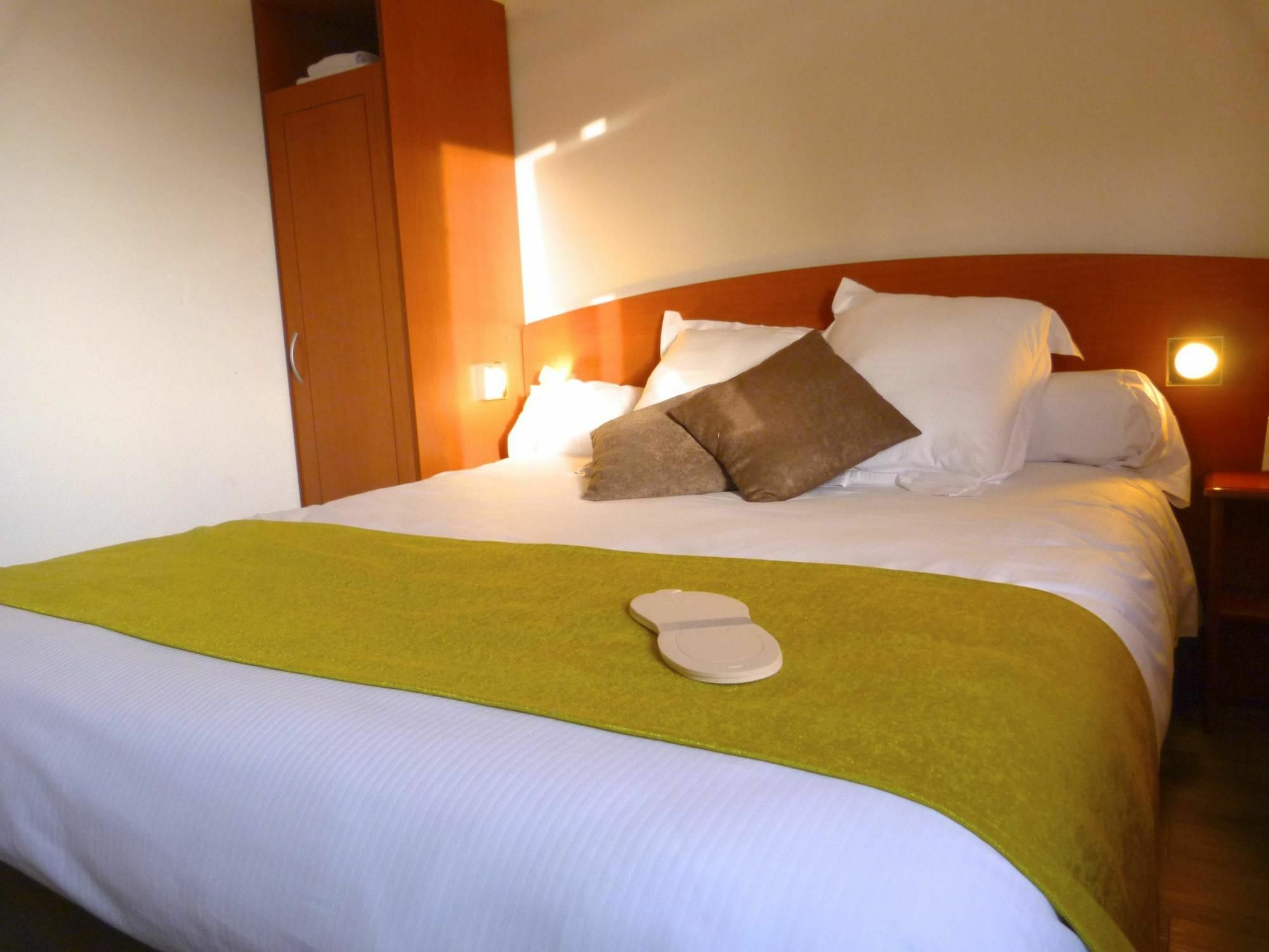 Le Roxane Hotell Saint-Laurent-des-Vignes Exteriör bild